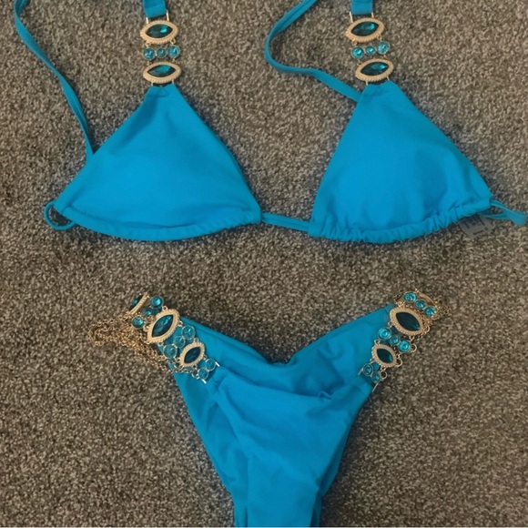 Bella Barnett diamond bikini - Picture 2 of 3